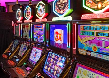 Preventing Crime and Fraud: The Importance of Trained Security in Casinos and Betting Shops