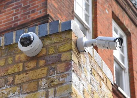 Manned Guarding vs. CCTV: Finding the Right Security Balance for Your Business